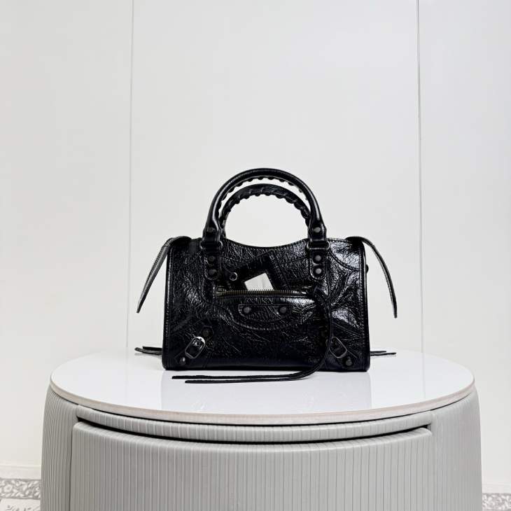 Picture of Balenciaga Handbags _SKUfw238325954fw